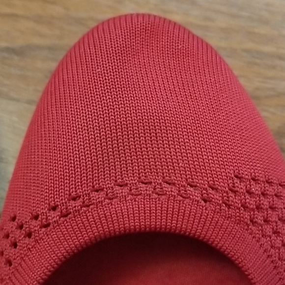 Comphy Red Shoes - Picture 3 of 6